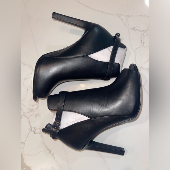 Michael Kors Elegant Black Women's Heeled Ankle Boots - Picture 2 of 11